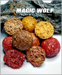 Magic Wolf zakrmovací boilies 5kg/20mm Chilli/Švestka