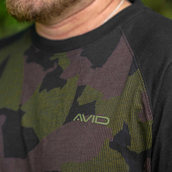 Avid Carp Tričko Distortion Camo Lite T-Shirt